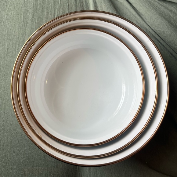 Vintage 80s Set of Regency Club Nesting Mixing Bowls White Enamelware w Flowers - Picture 5 of 7